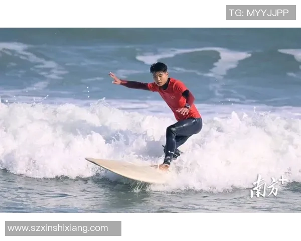 足球明星冲浪背后的故事与精彩瞬间揭秘