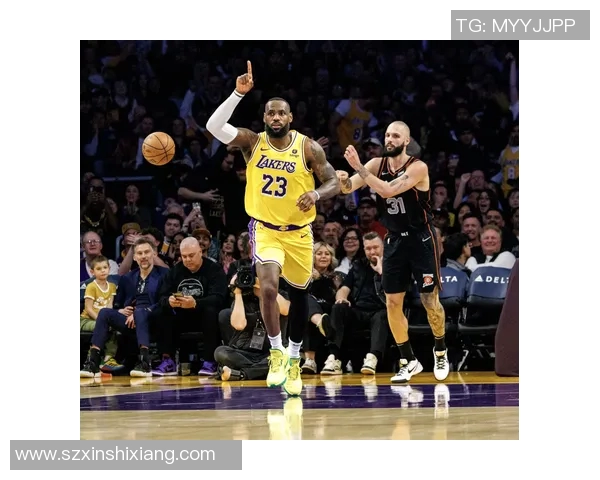 足球明星观赛湖人之夜球场激情与篮球魅力的完美交融 足球明星观赛湖人之夜球场激情与篮球魅力的完美交融